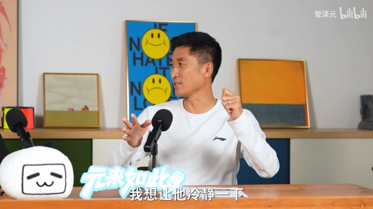 马宁亲述C罗黄牌内幕：踩脚犯规，等情绪平复后再掏牌