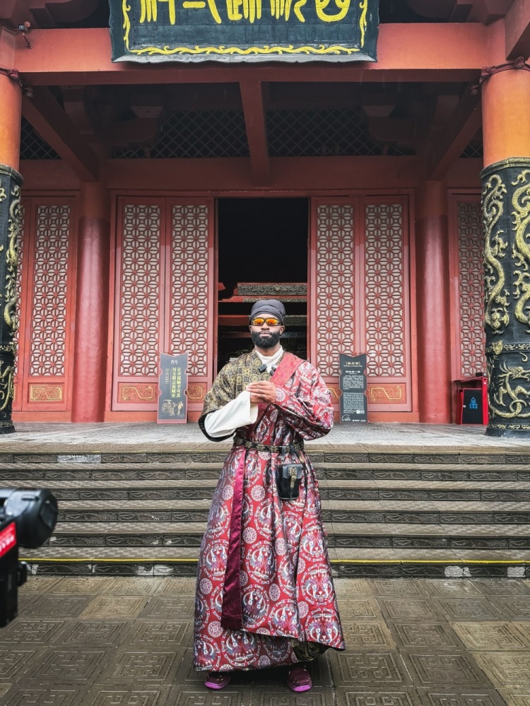 凯尔特人官方晒杰伦·布朗古装照:龙布朗 凯尔特人官方晒杰伦·布朗古装照:龙布朗