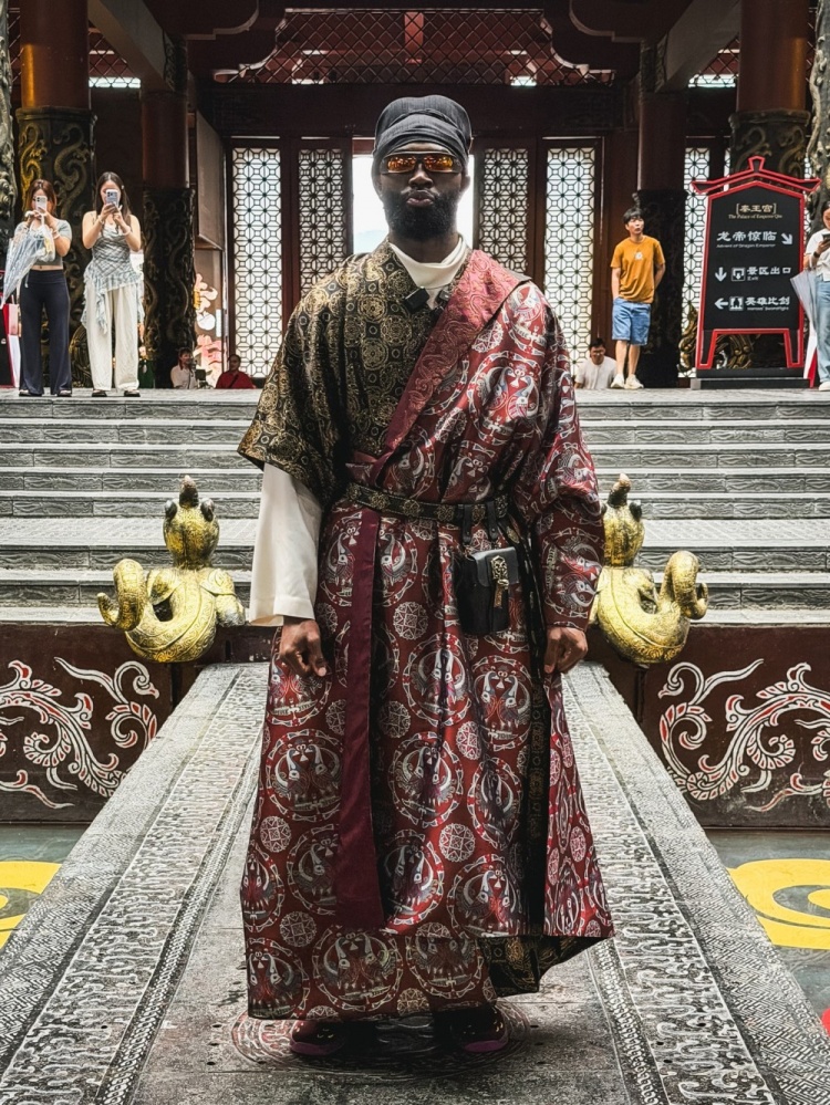 凯尔特人官方晒杰伦·布朗古装照:龙布朗 凯尔特人官方晒杰伦·布朗古装照:龙布朗