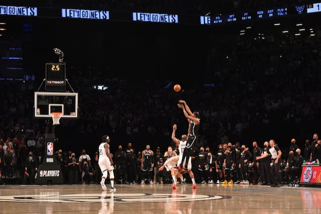 足球芯片触球技术启示:NBA出界争议或迎终结,杜兰特踩线绝杀将成历史 足球芯片触球技术启示:NBA出界争议或迎终结,杜兰特踩线绝杀将成历史