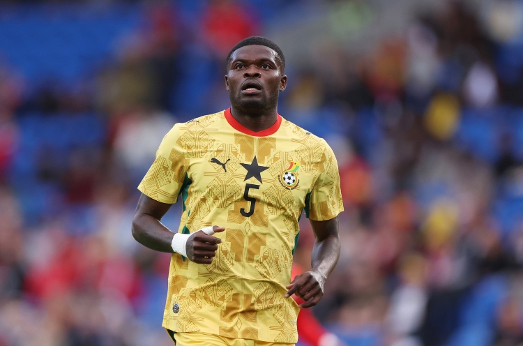 黄潜放弃续约选项，托马斯今夏自由身离队