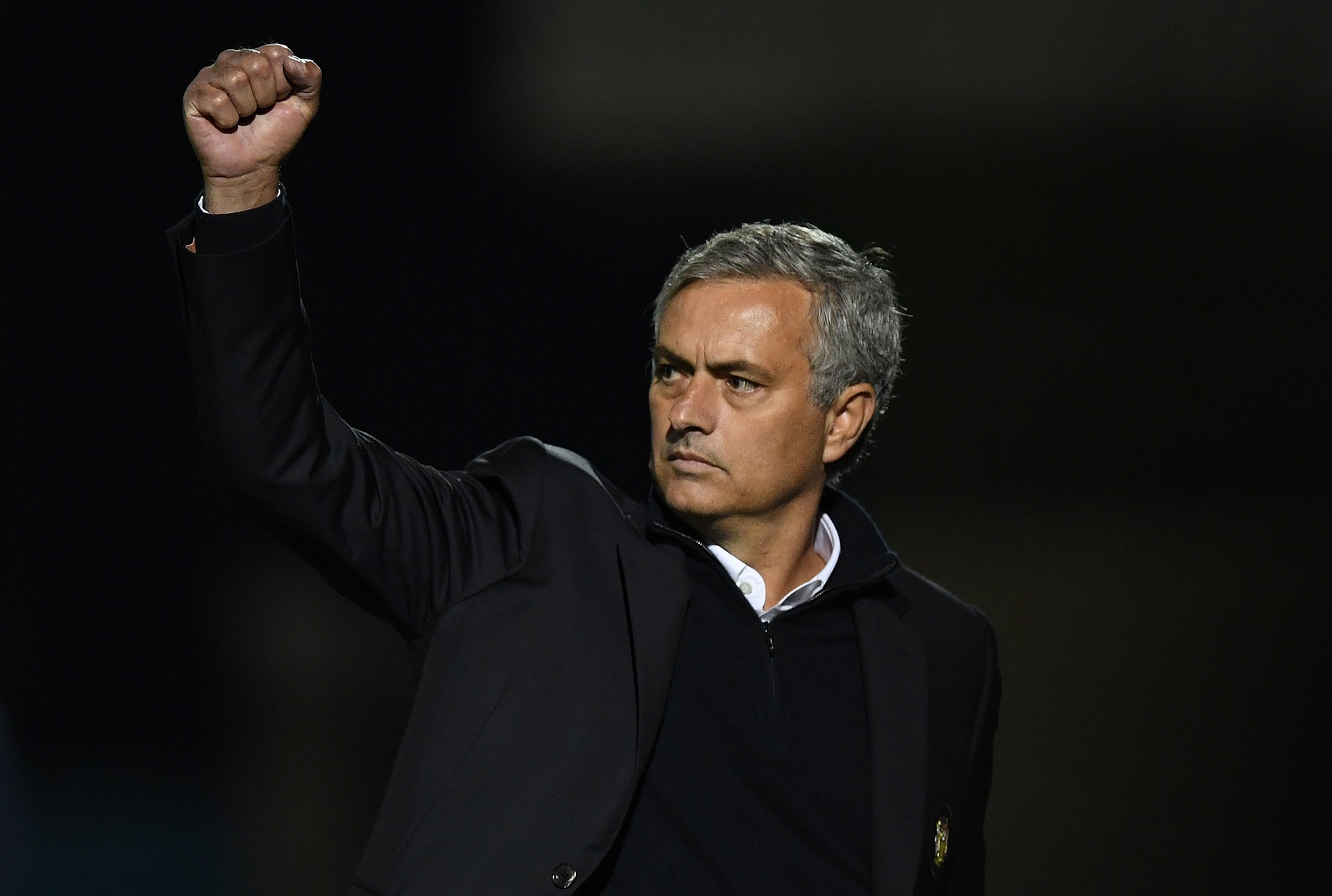 穆里尼奥冬窗中卫+中场补强计划曝光：巴斯托尼7000万太贵，施洛特贝克5000万解约金成首选