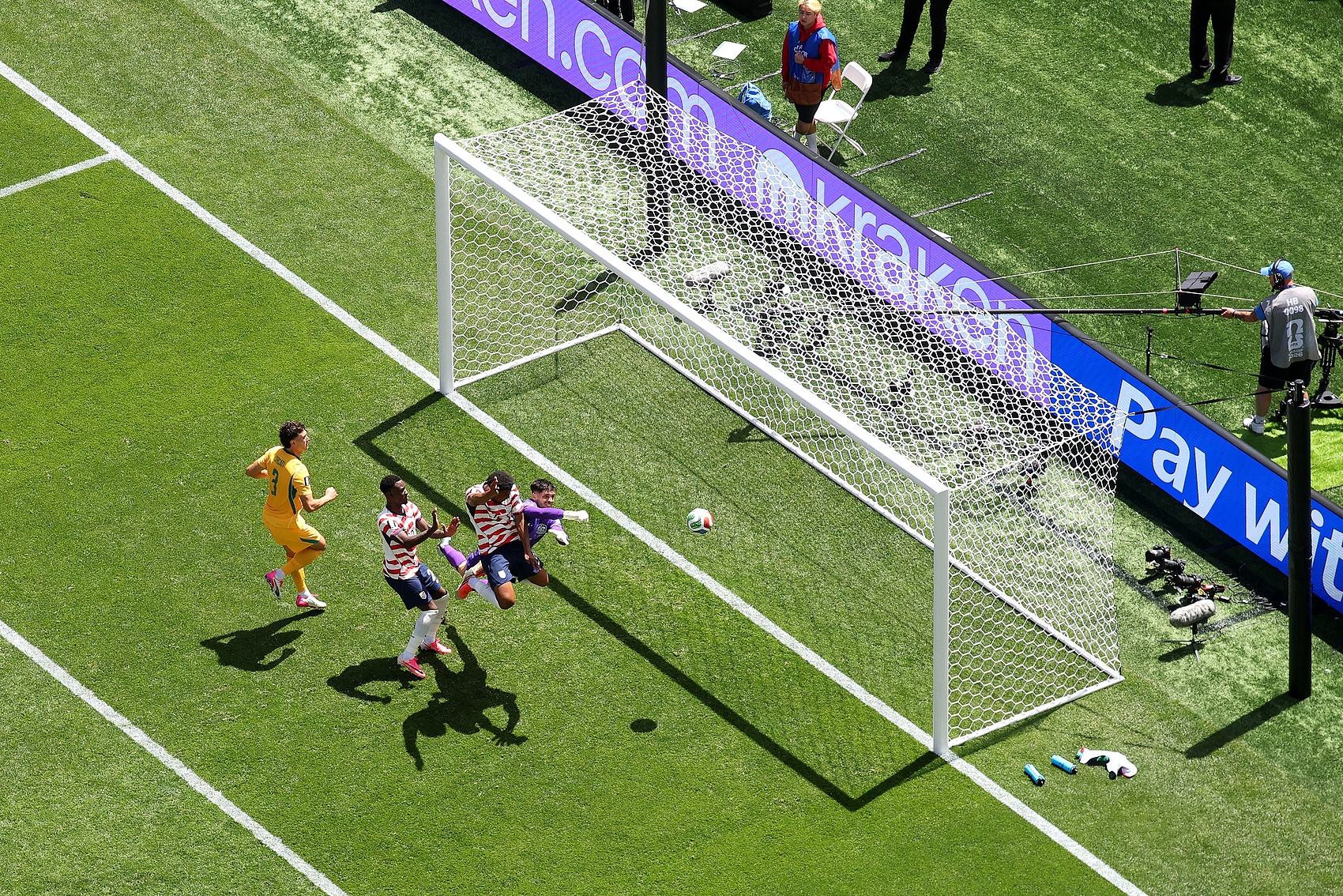 美国队一场半轰6球 逼近队史单届进球纪录（7球）
