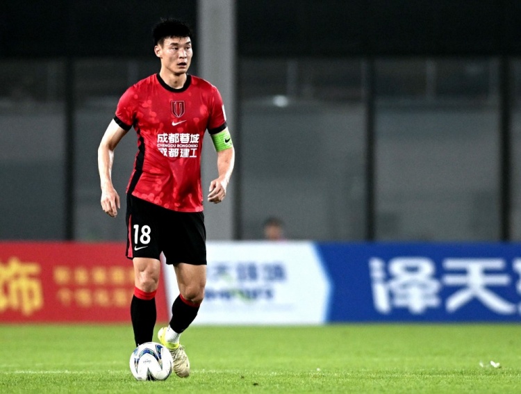 足协杯:成都蓉城全华班4-0横扫上海泽天 韦世豪直言目标走更远 足协杯:成都蓉城全华班4-0横扫上海泽天 韦世豪直言目标走更远