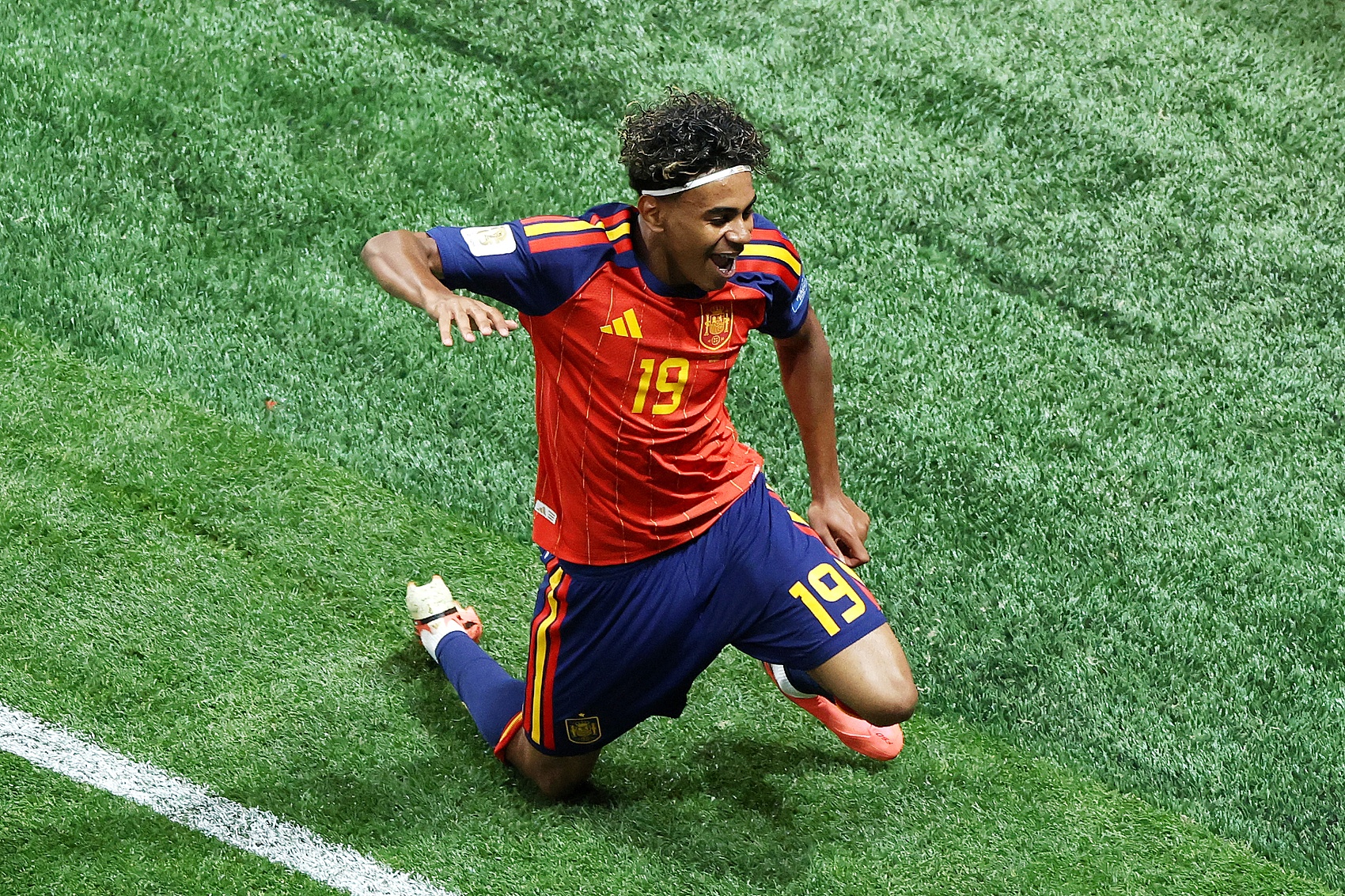 亚马尔首发西班牙大赛7战全胜，4-0沙特再添一胜