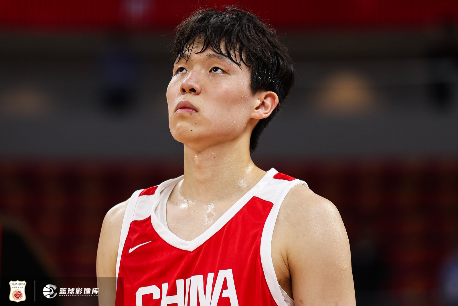 首节折戟内线:杨瀚森4分钟0分1犯规,中国男篮20-22落后荷兰