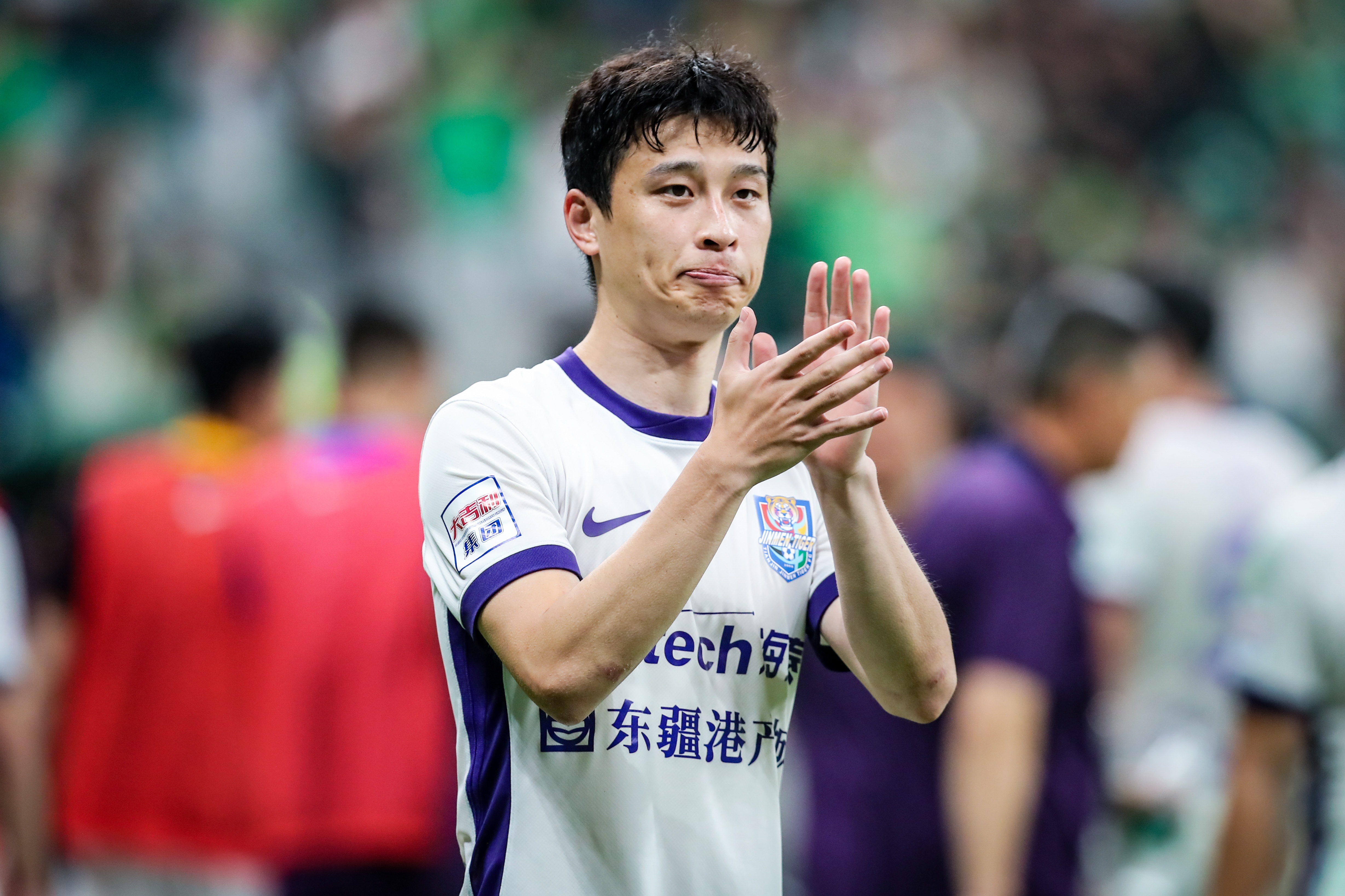 津门虎抵渝备战雨战 巴顿:世界杯只能看上午场 津门虎抵渝备战雨战 巴顿:世界杯只能看上午场