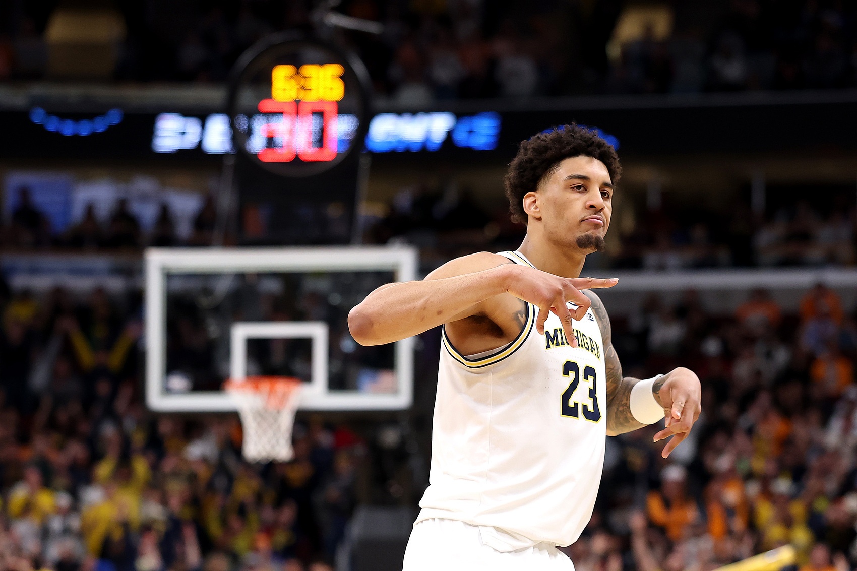 首轮评级：迪班萨下限布朗上限MVP，勇士选中小OG，湖人补强侧翼攻防
