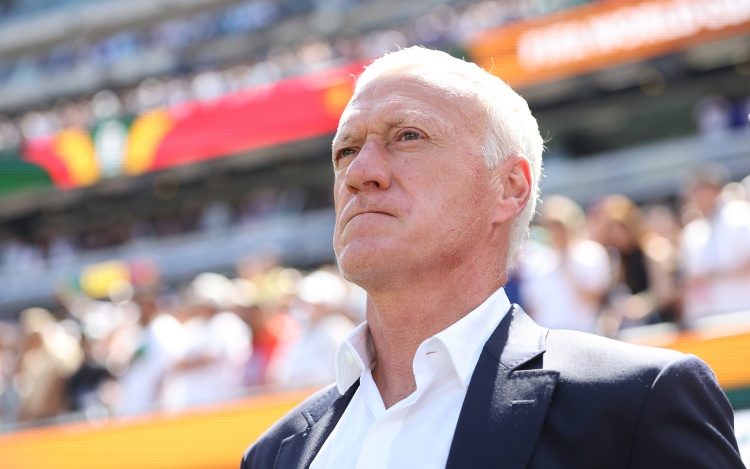 莱因克尔炮轰FIFA:禁止法国队戴黑纱悼念德尚亡母 马迪博禁赛荒谬至极 莱因克尔炮轰FIFA:禁止法国队戴黑纱悼念德尚亡母 马迪博禁赛荒谬至极