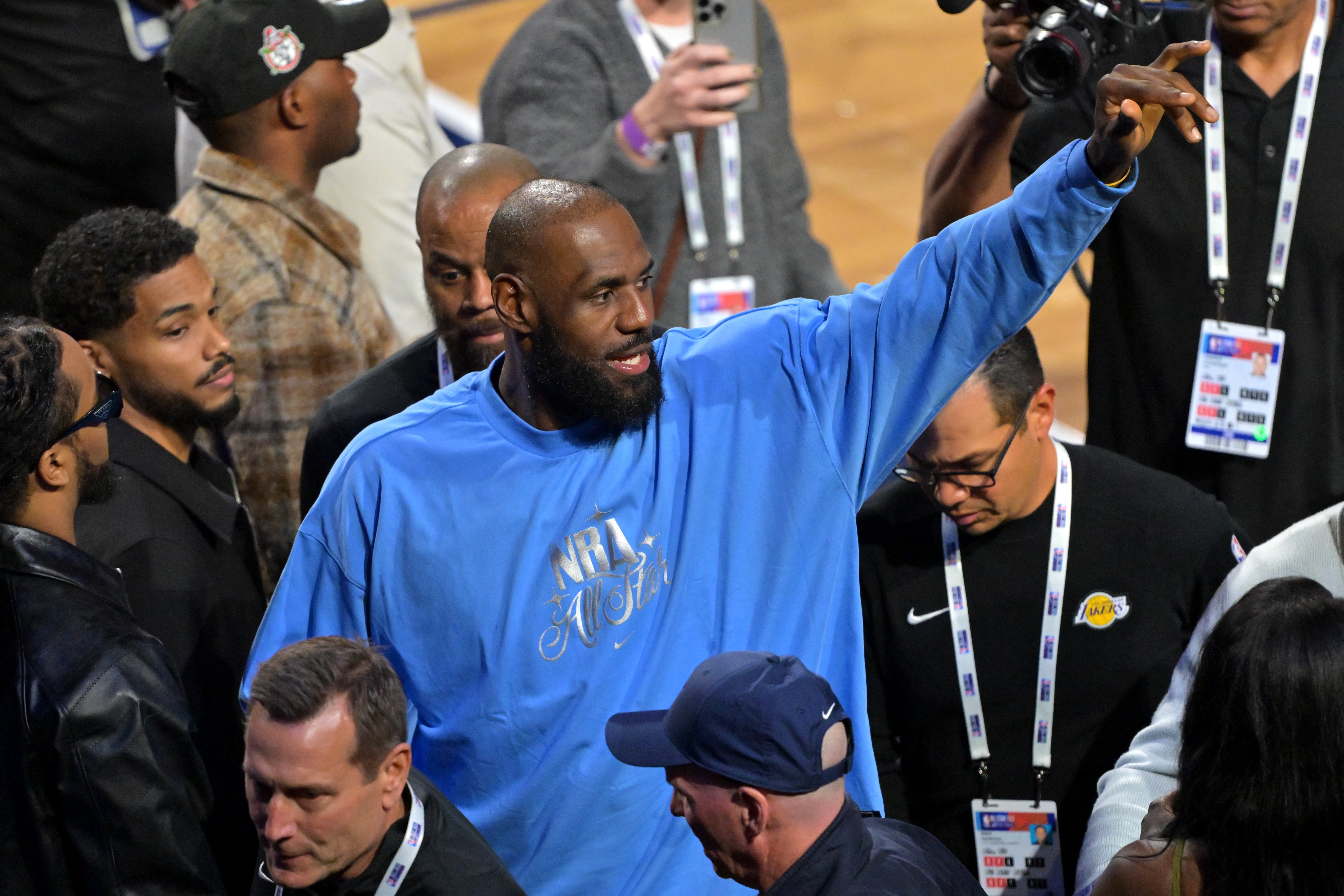 文德霍斯特：勒布朗会继续打球，金钱不再决定去向