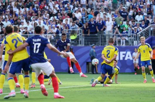 法国3-0瑞典强势晋级 姆巴佩淘汰赛9球创纪录 法国3-0瑞典强势晋级 姆巴佩淘汰赛9球创纪录