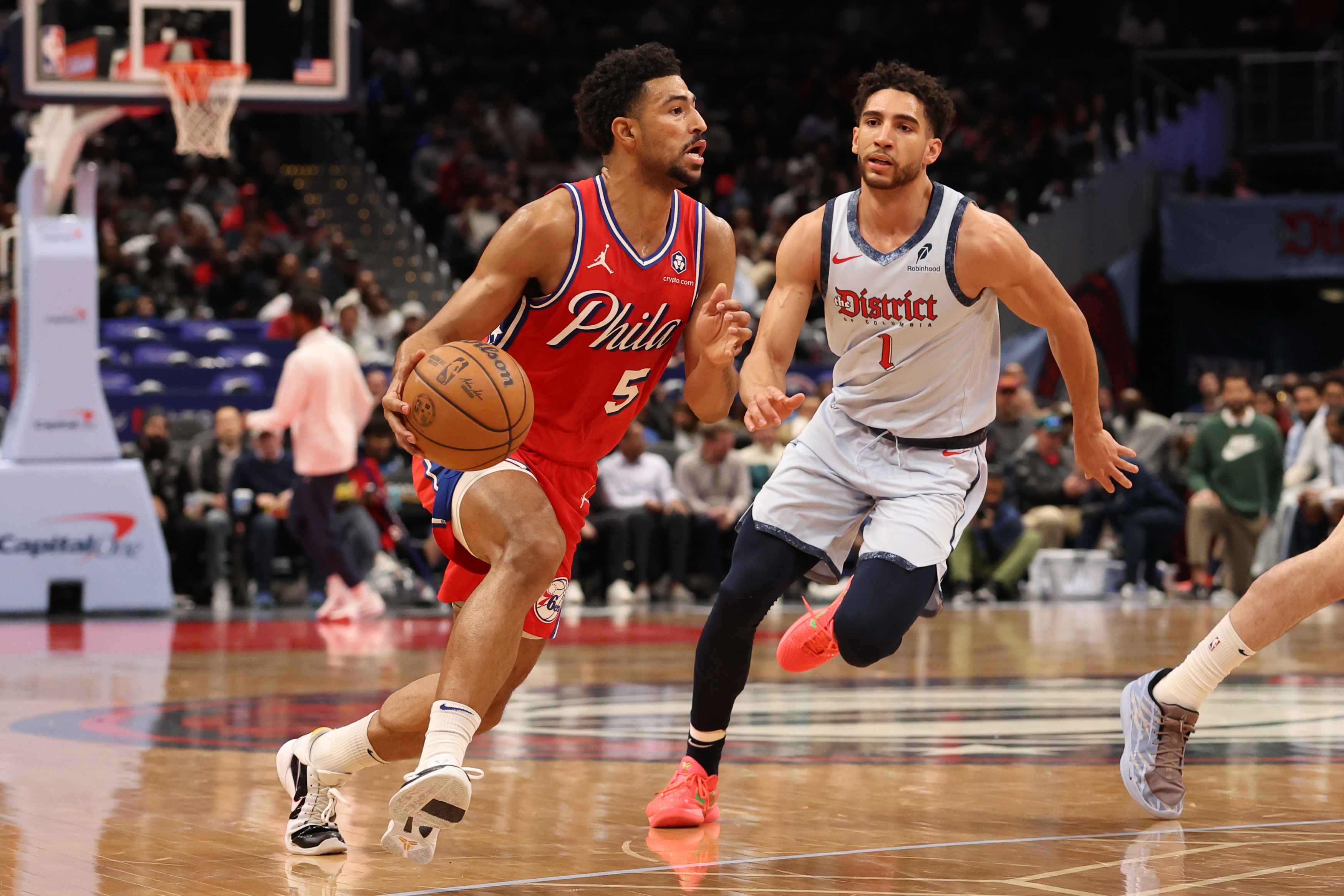 4.46亿配齐瘸腿阵容:佩林卡拆解湖人争冠窗口的七步曲 4.46亿配齐瘸腿阵容:佩林卡拆解湖人争冠窗口的七步曲