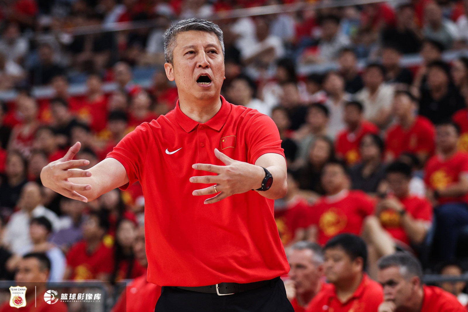 连睿：中国男篮需用身高错位压制日本 霍金森成破局关键
