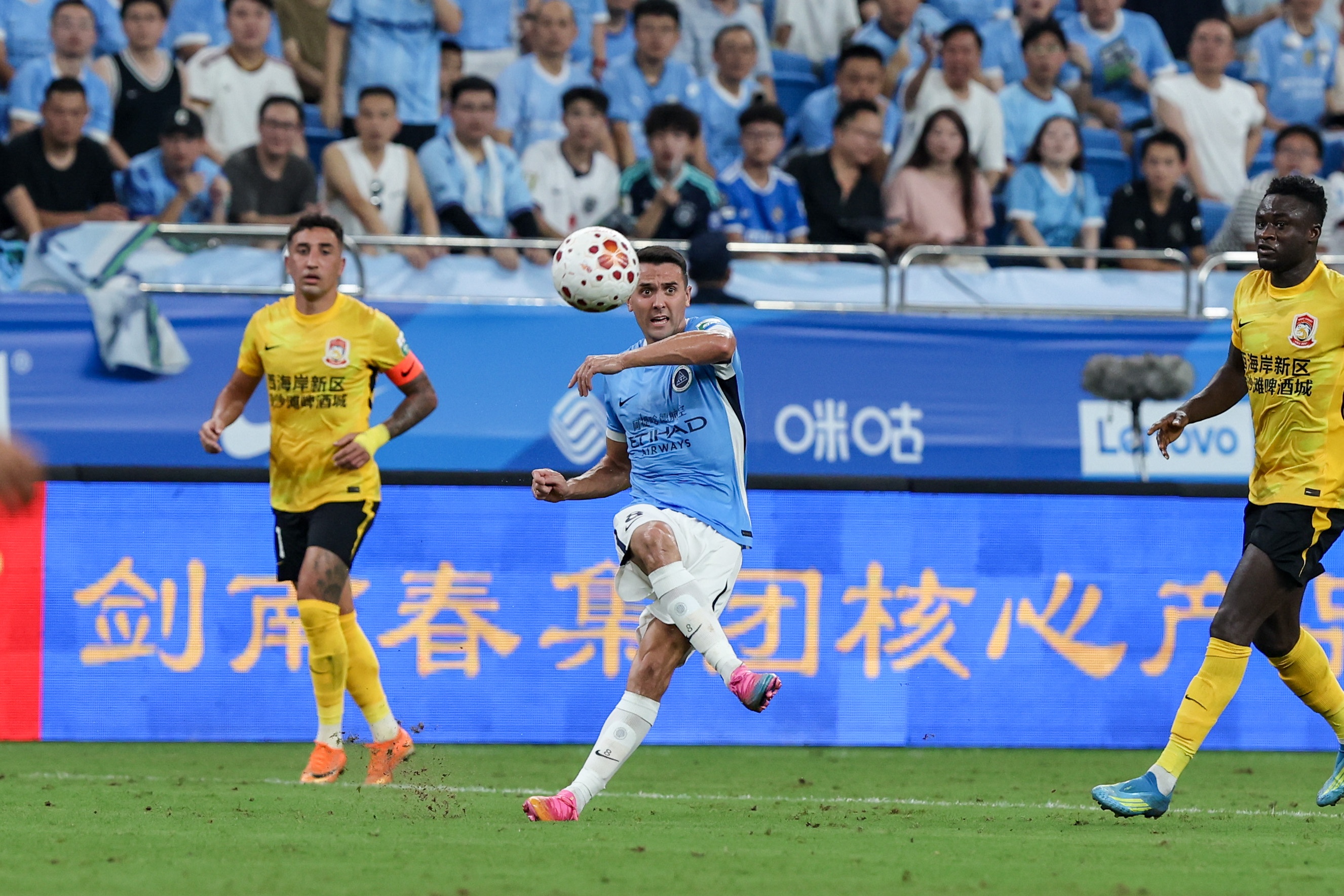 客场0-3完败新鹏城，青岛西海岸14场不败纪录戛然而止