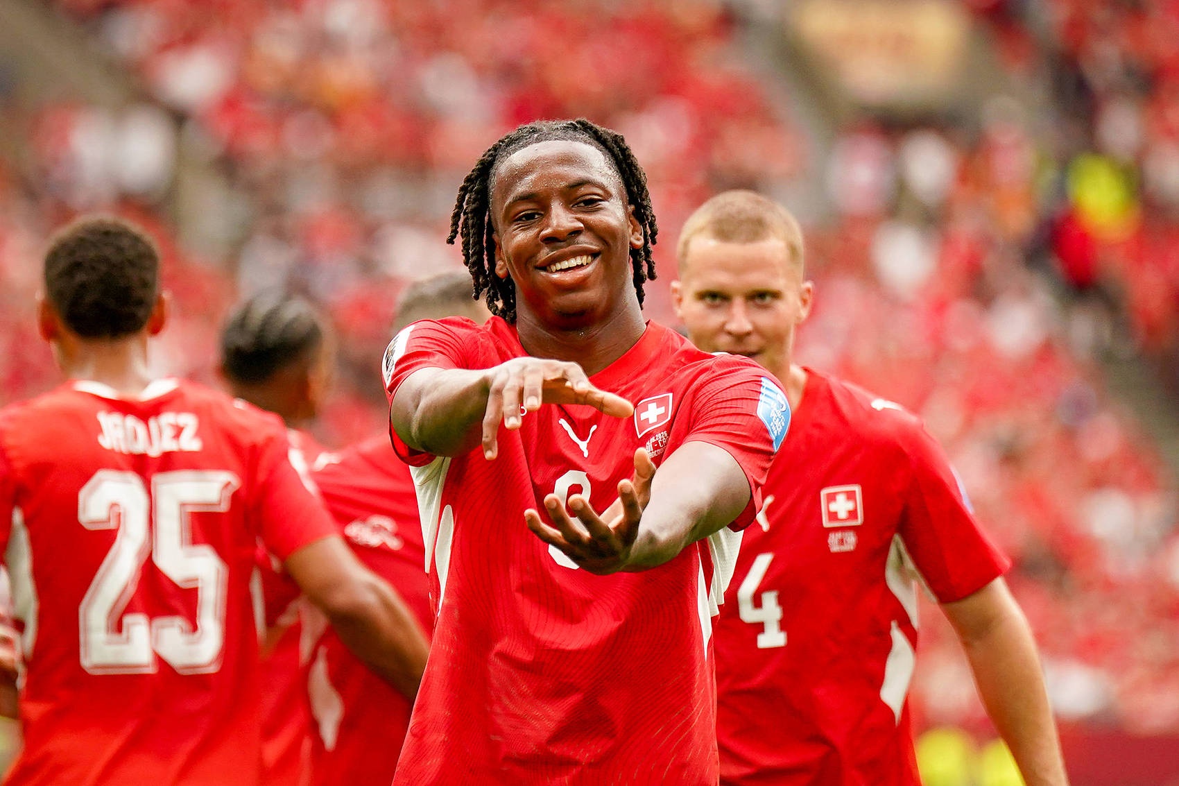 曼赞比膝伤未愈缺战巴黎欧超杯 暂无复出时间表
