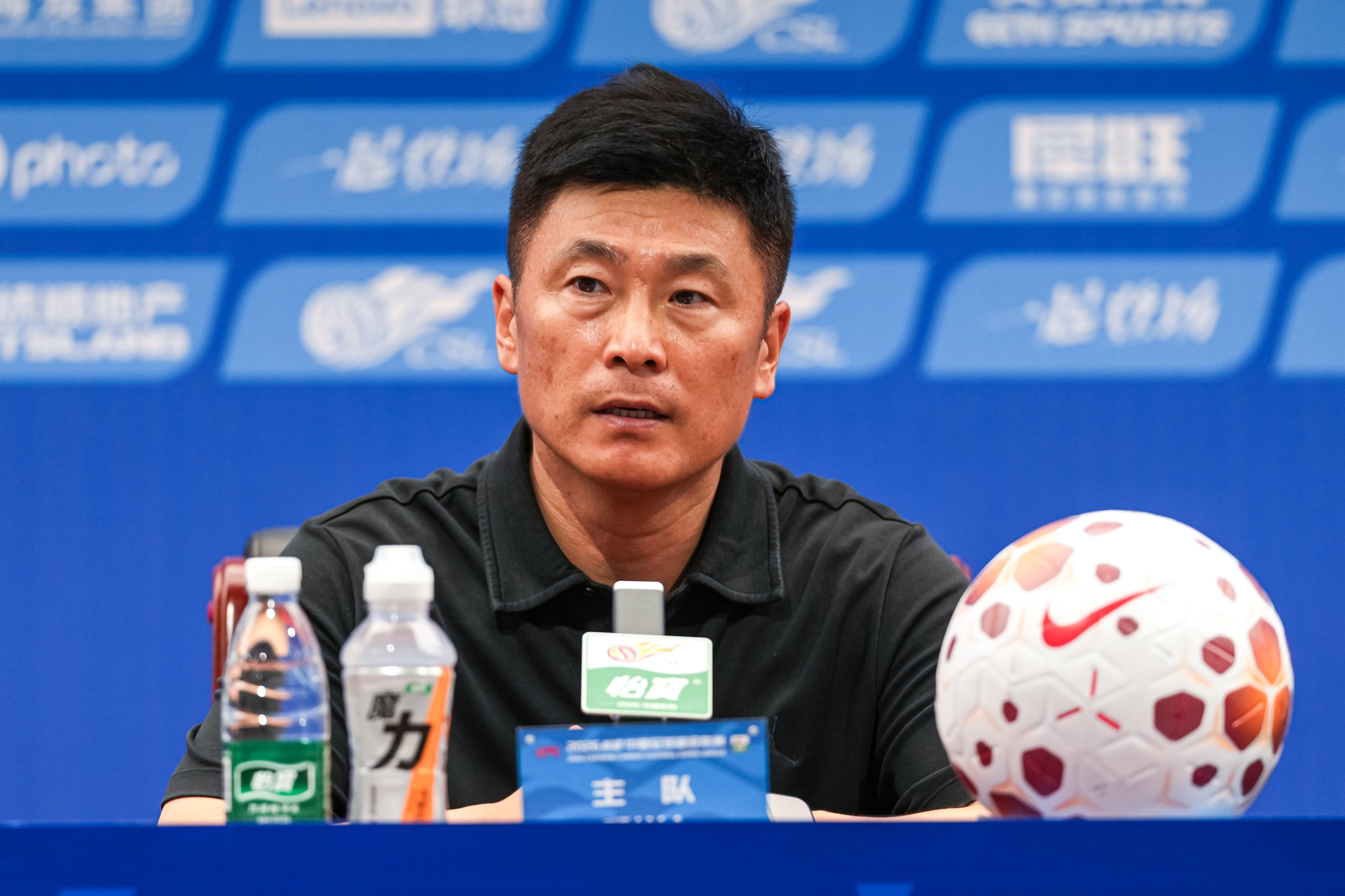 李国旭：1-0赢德比过程不精彩，球迷烟火让球员拼下胜利