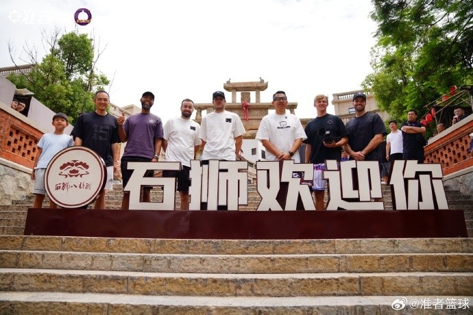 官方晒图：里夫斯中国行石狮站看线木偶戏 体验闽南非遗文化