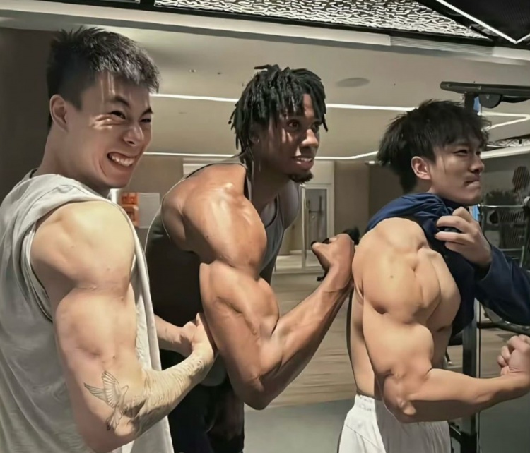 怀特塞德晒自拍显瘦 上海男篮未行使优先续约权 怀特塞德晒自拍显瘦 上海男篮未行使优先续约权
